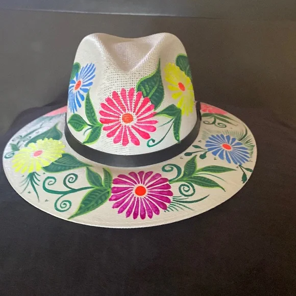 Artisanal | Accessories | Nwothand Painted Artisanal Hat0  display picture 2